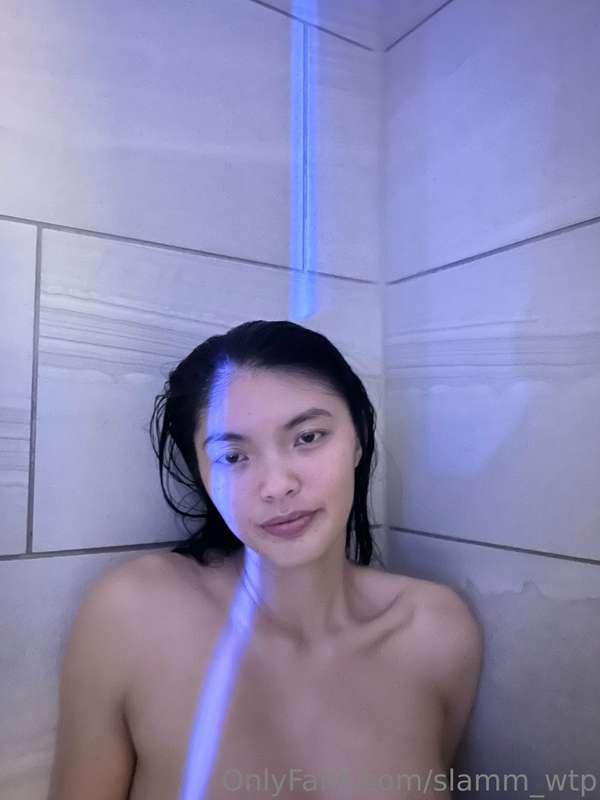 The rest of the shower picture 😜 🍑