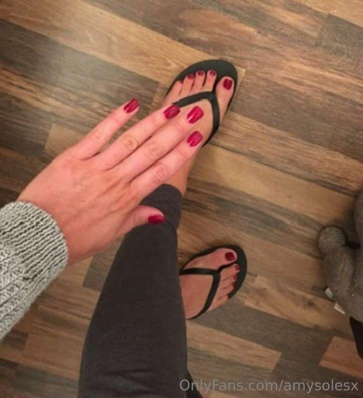 Heres a Thursday throwback, to when I had to do my pedi and ..