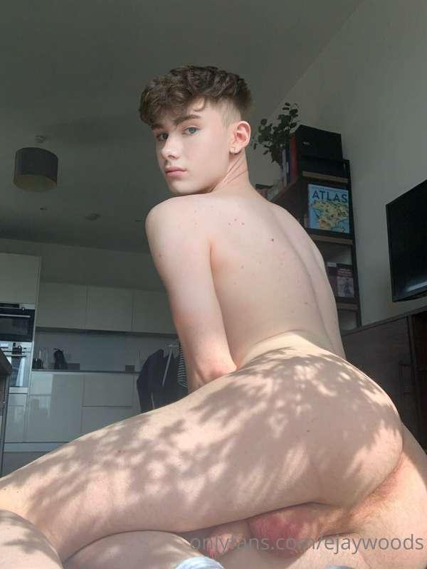 Waiting for my roomy to walk in.

𝐥𝐞𝐚𝐯𝐞 𝐚 𝐭𝐢𝐩 𝐚𝐧𝐝 𝐈’𝐥𝐥 𝐬𝐞𝐧𝐝 ..