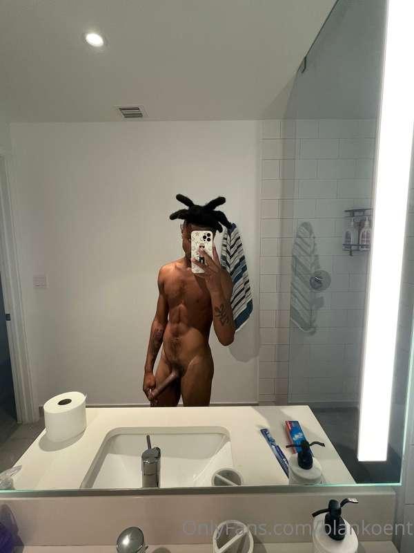 Who wanna private video of me cumming🍆🍼