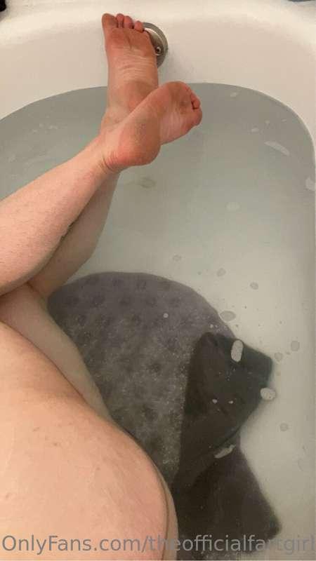 Bath time pic! Video is of me farting in the tub and you can..