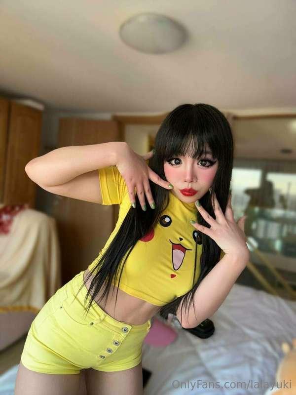 pickachu 🖤💛 under attack by gengar 😈