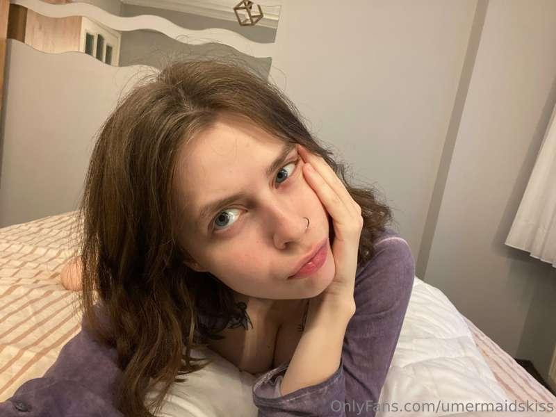 pov you’re my bf and i’m begging you to pay for my genshin d..