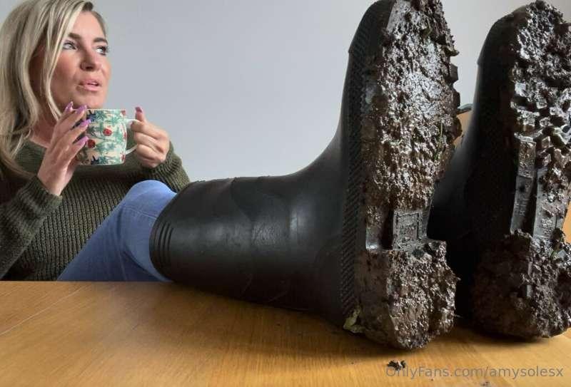 "Muddy Boot Slave"
Full Clip in your message inbox..