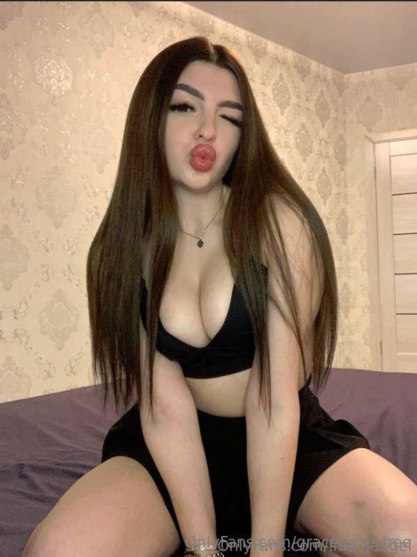 🔞𝐅𝐑𝐄𝐄 𝐒𝐔𝐁𝐒𝐂𝐑𝐈𝐏𝐓𝐈𝐎𝐍🔞
This girls @lina.aangel is online & horn..