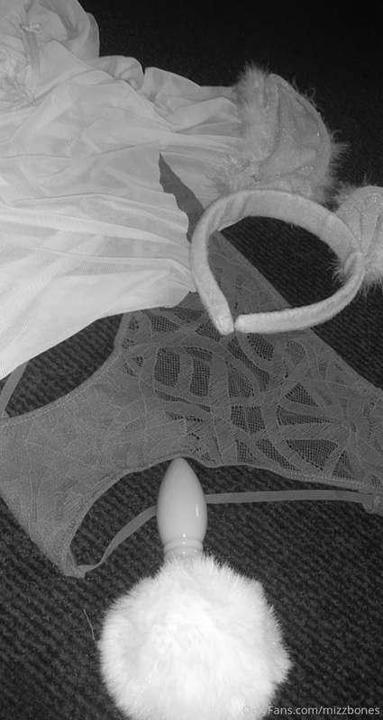 ❗🐰 SNEAK PEEK 🐰❗
Working on some new sexy photos 😏
GUESS wha..