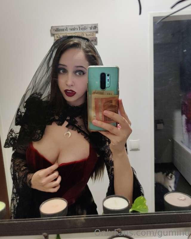 gonna answer all messages tomorrow🖤 after dancing basically ..
