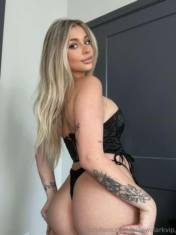 Who’s horny? Message me 😈