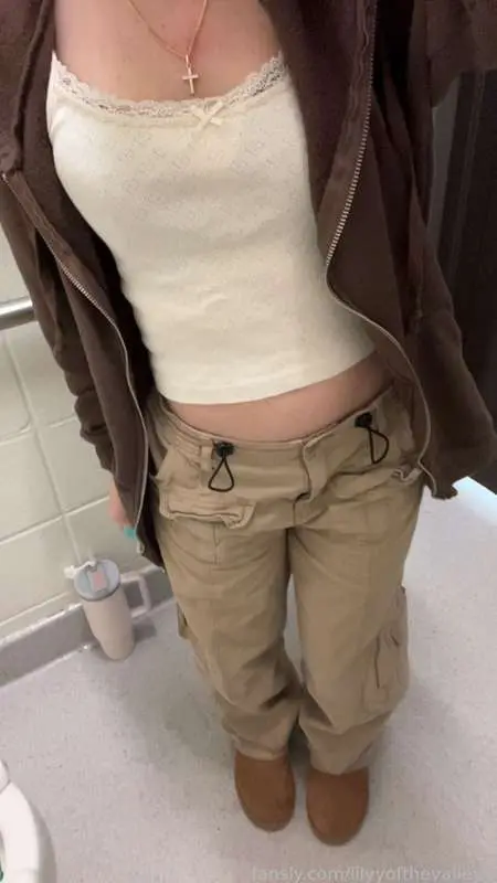 Do you guys like my outfit? Please say yes 🙈