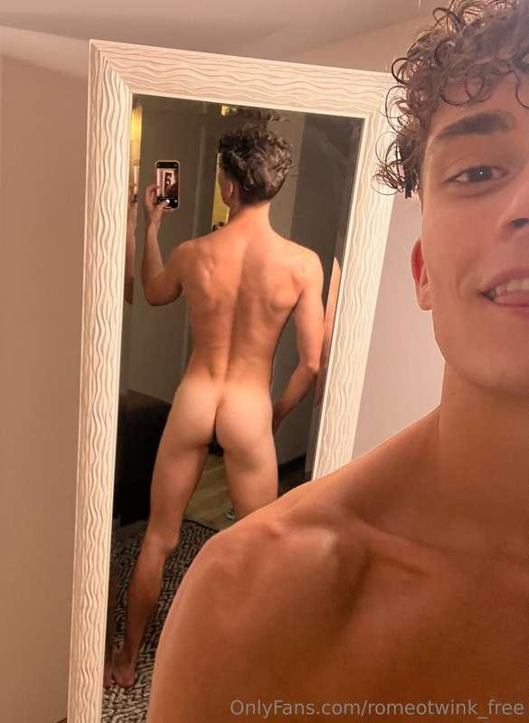 ⭐️Check out my exclusive page @romeo_twink ⭐️ Full naked and..