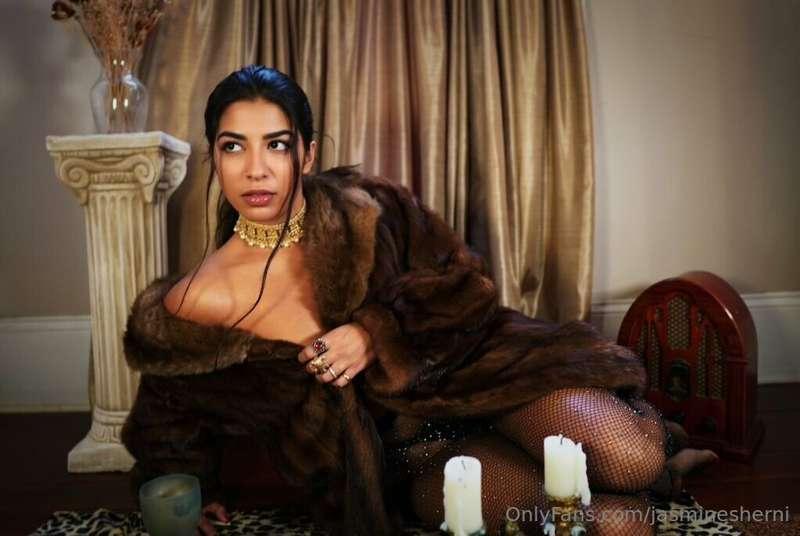 Feeling like a rich b*tch. NSFW version going up later today..
