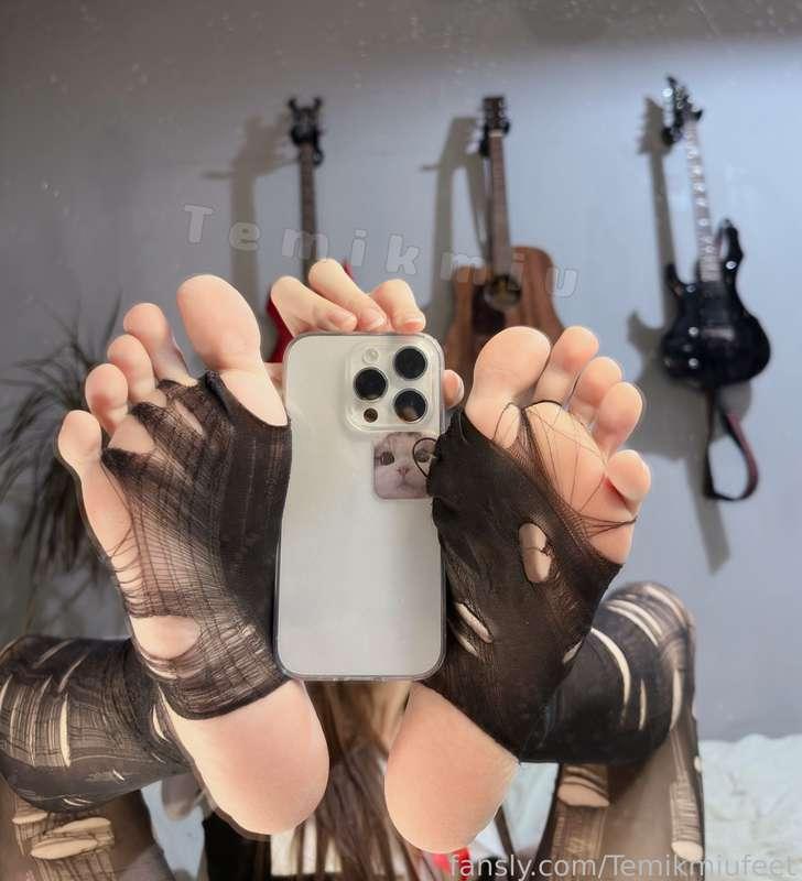 temikmiufeet image #2