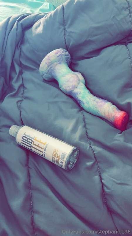 Watch my stretch my tight pussy around this monster cock🤭