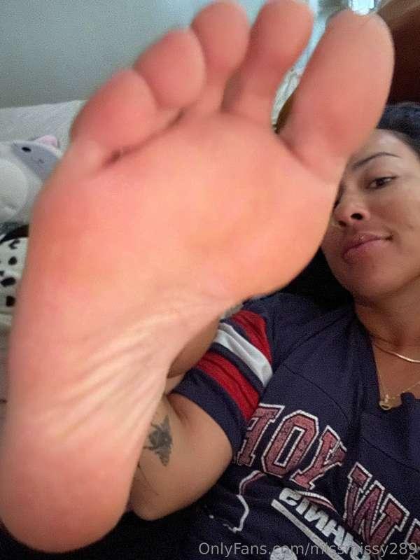 Big foot Friday yalllllll!Take a lick…. mean look 👻