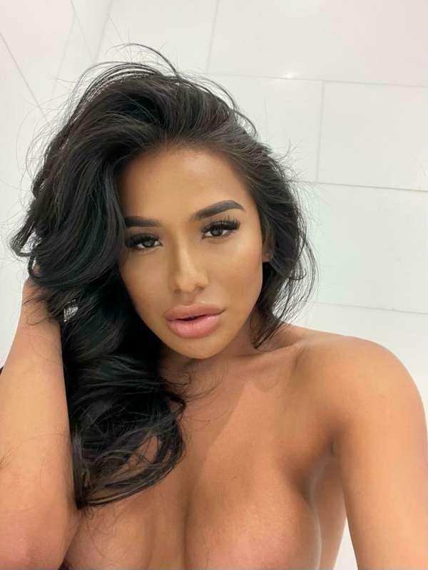 Show me a good time today 😘 Slide into my DM's 💕