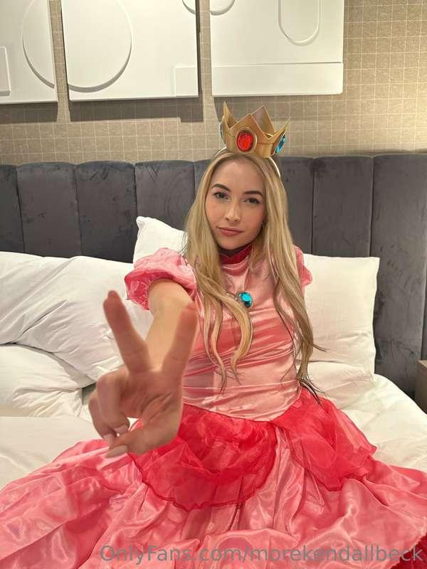 Going to show this cosplay in all sorts of weird ways today ..