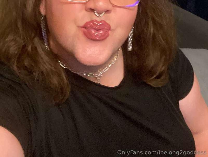 Message me if you’d cum on my face😈🥹🥵 Scroll for a surprise😈..