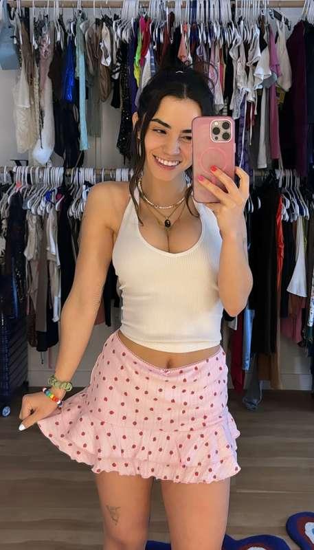 ### WANNA SEE MY UNCENSORED CONTENT? 😇
subscribe to my ONLYF..