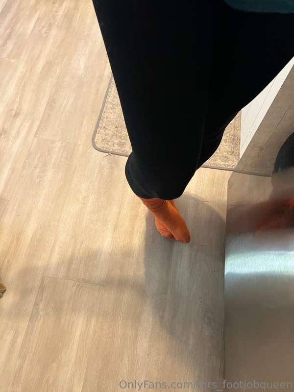mrs_footjobqueen image #6