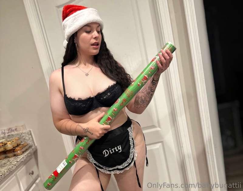 Your Fav LiL wh0r3 prepping for Christmas 🎄 💦cum unwrap me l..