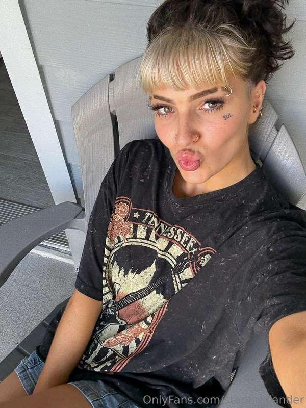 not just pretty. unforgettable.