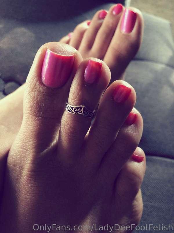 Close-ups and long toenails. My toenails are never this long..