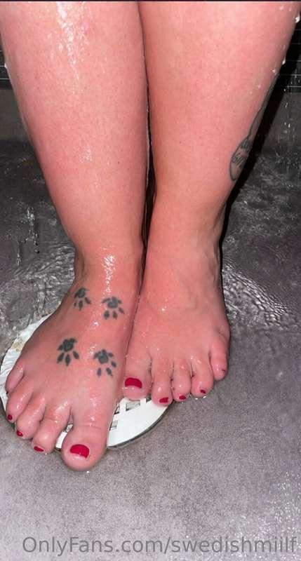 Burning hot shower 🥵