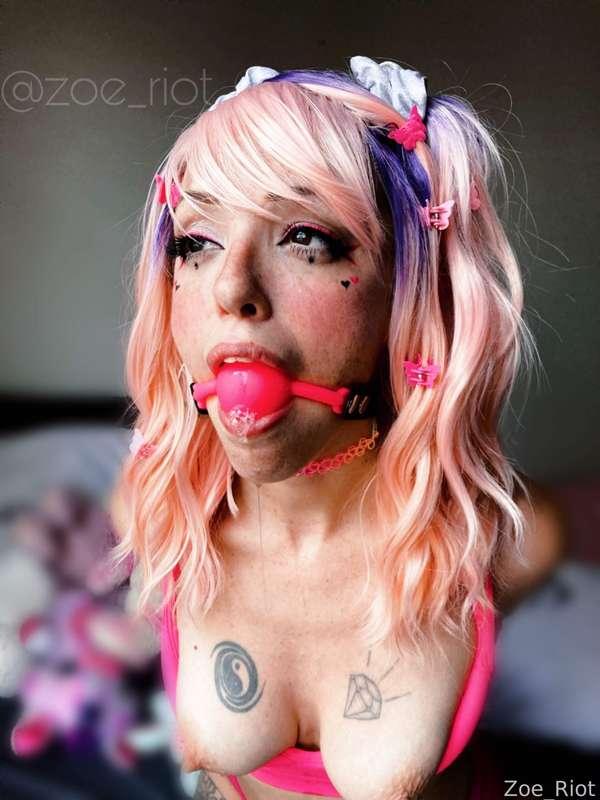 zoe_riot image #5