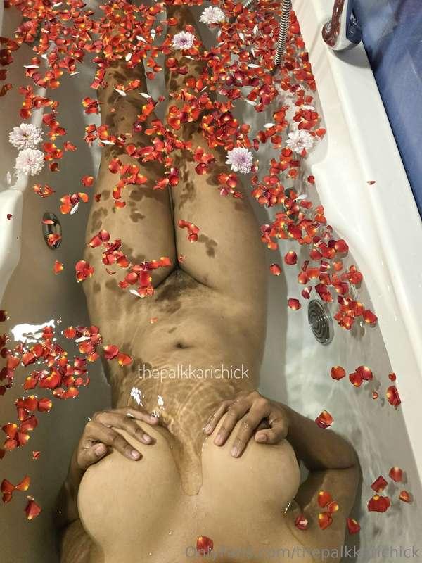 The Tub, Clear water and the Petals 4/6