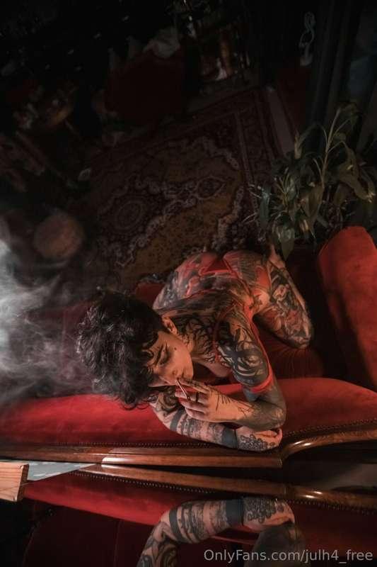 any stoners around here? 💨