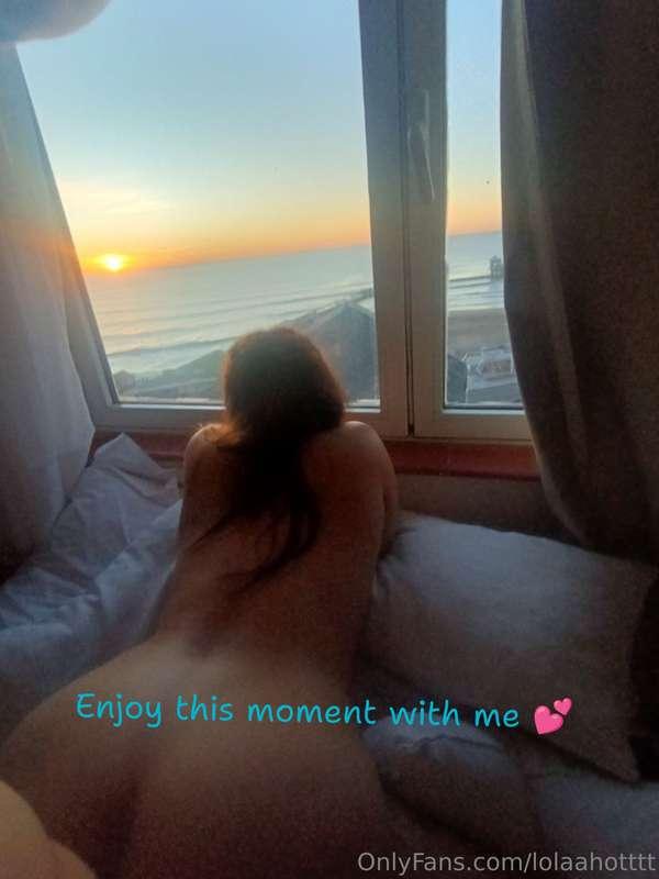 Miremos el Amanecer juntitos, haciendonos caricias