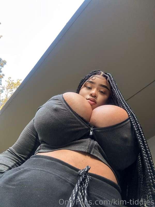 VIP 👑 @taste-kimtiddies Should I take my top off for you?? 💦