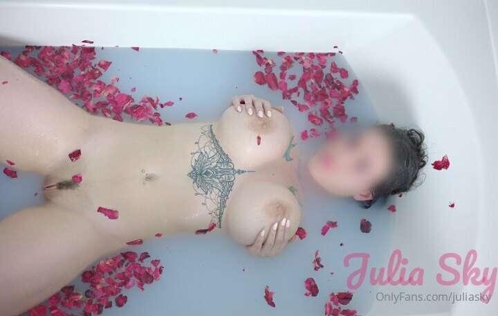 Would you join me in the bathtub? 🌹
