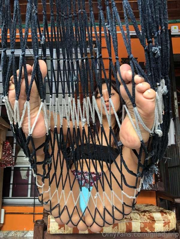 the perfect hammock to put your tongue in👅