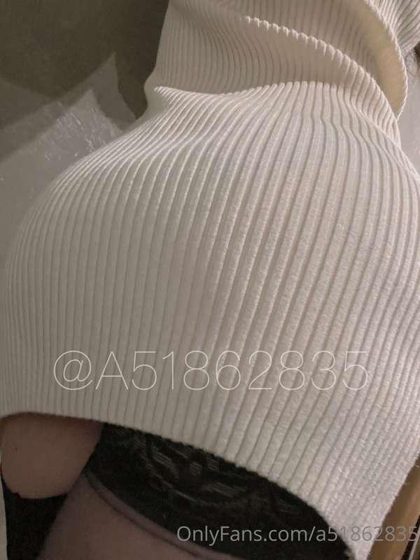 without a bra😘