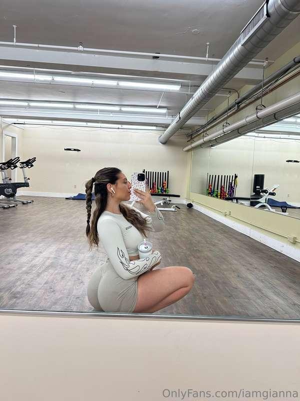 my good side 🍑