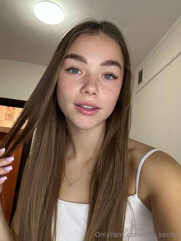 The hottest student @layla_mayer 🌶just started her sex life ..