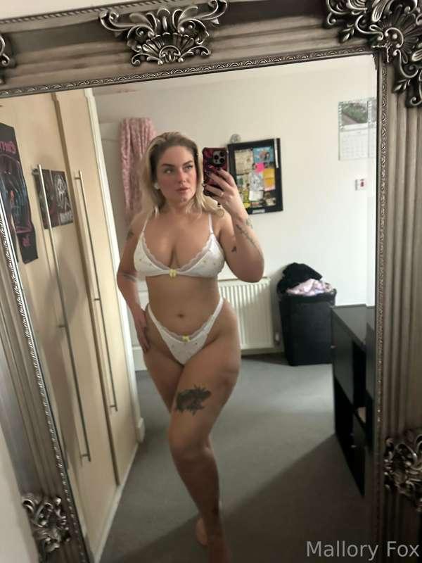 Cute in white 😘