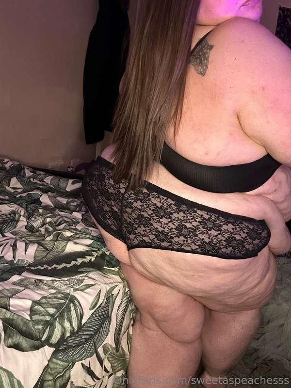 POV I’m texting you sexy pics because I’m horny while you’re..