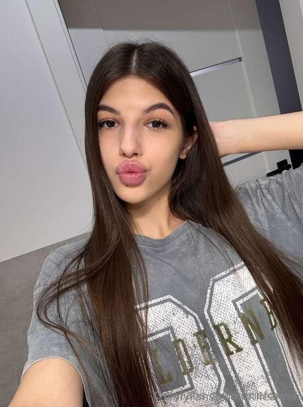 ``````🥰FREE SUBSCRIPTION TODAY ONLY🥰@litlleannieA wet cutie ..
