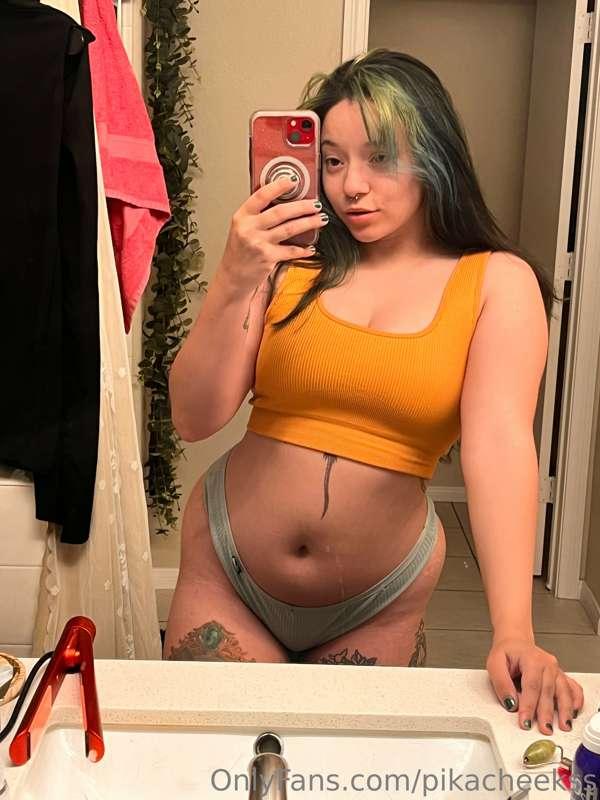 I felt super cute before my shower last night 💋❤️
Falling in..