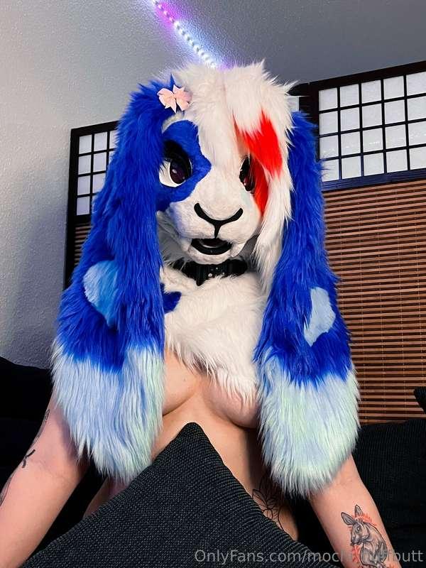 Just sitting here 👀