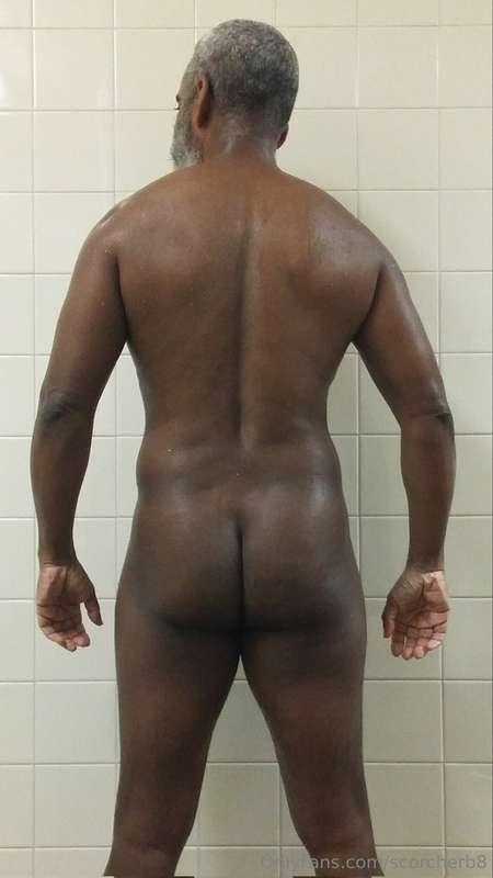 Happy Hump Day!  #musculardaddy #gay #gaycruising #gaybeard ..