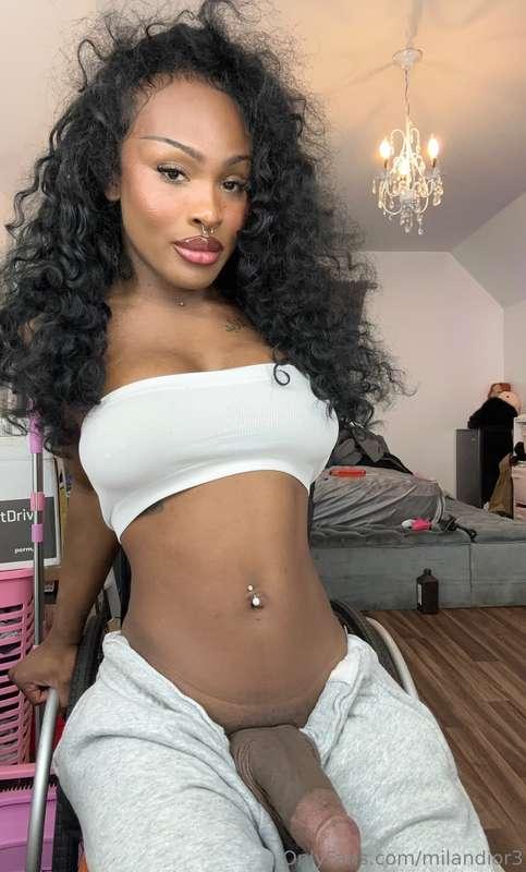Sitting pretty for youu👅💕
