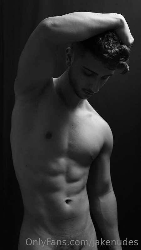 3 years ago, my first naked pic 🙈