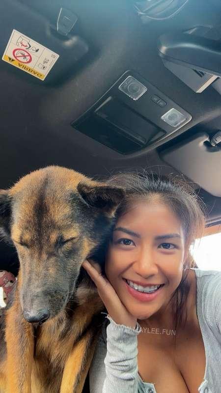 Selfies with one of my daughters. Her name's Ping 💗💗💗🐶 I too..