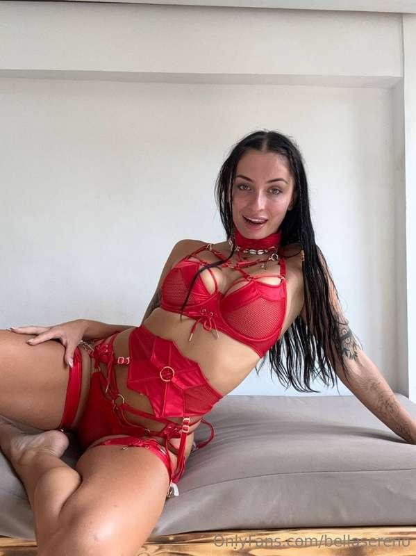 Do you want to play a little game with me? A little naughty ..