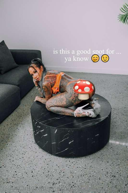 what do you all think? message me your naughty answers 😋😈