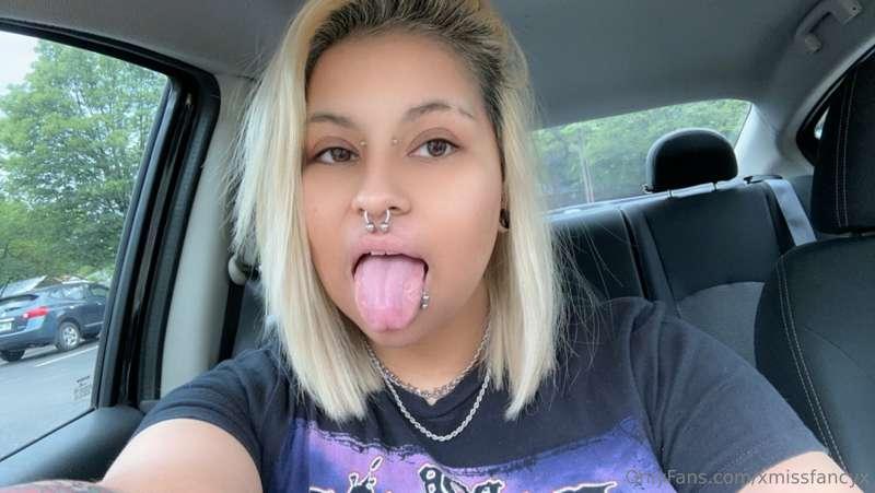 Let me use my tongue on you 👅💦