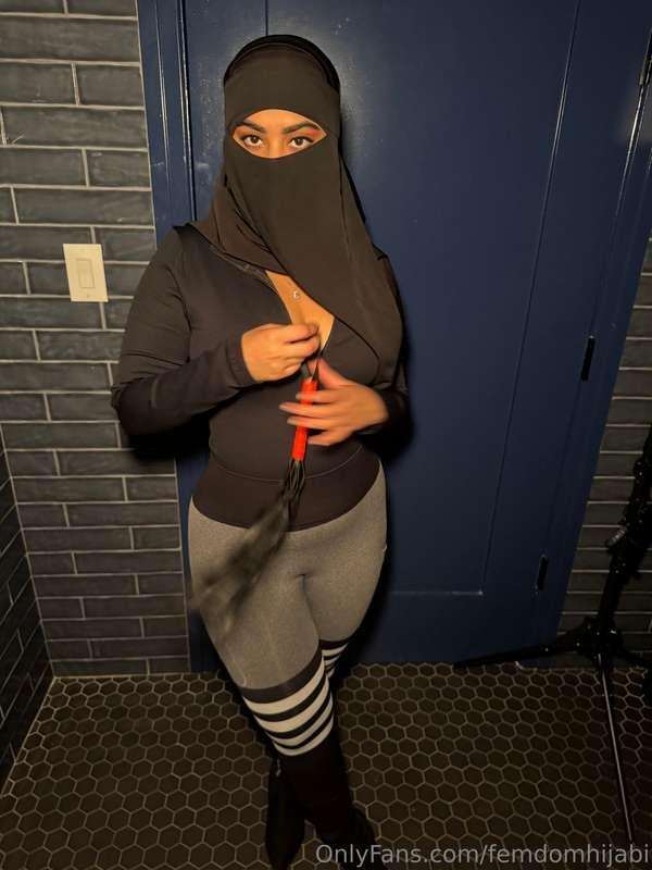 femdomhijabi main image